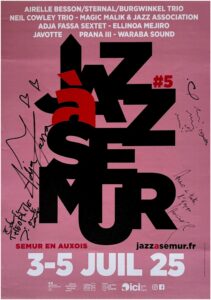 Affiche 2025 signée par les membres du groupe Adja