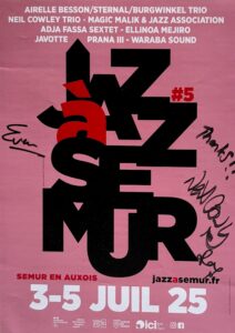 Affiche 2025 signée par les membres du Neil Cowley trio